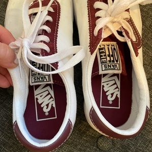 EUC Vans, Vintage Looking Maroon & White. Mens 5.0, Womens 6.5